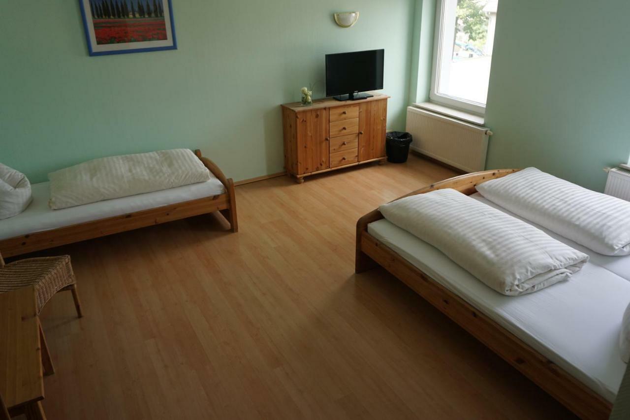 Hotel Am Bahnhof วาเริน ภายนอก รูปภาพ
