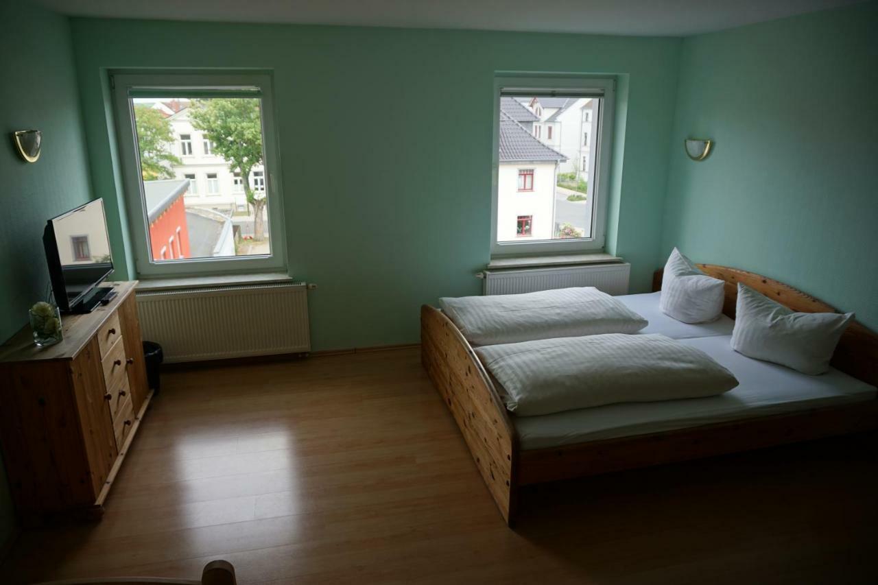 Hotel Am Bahnhof วาเริน ภายนอก รูปภาพ
