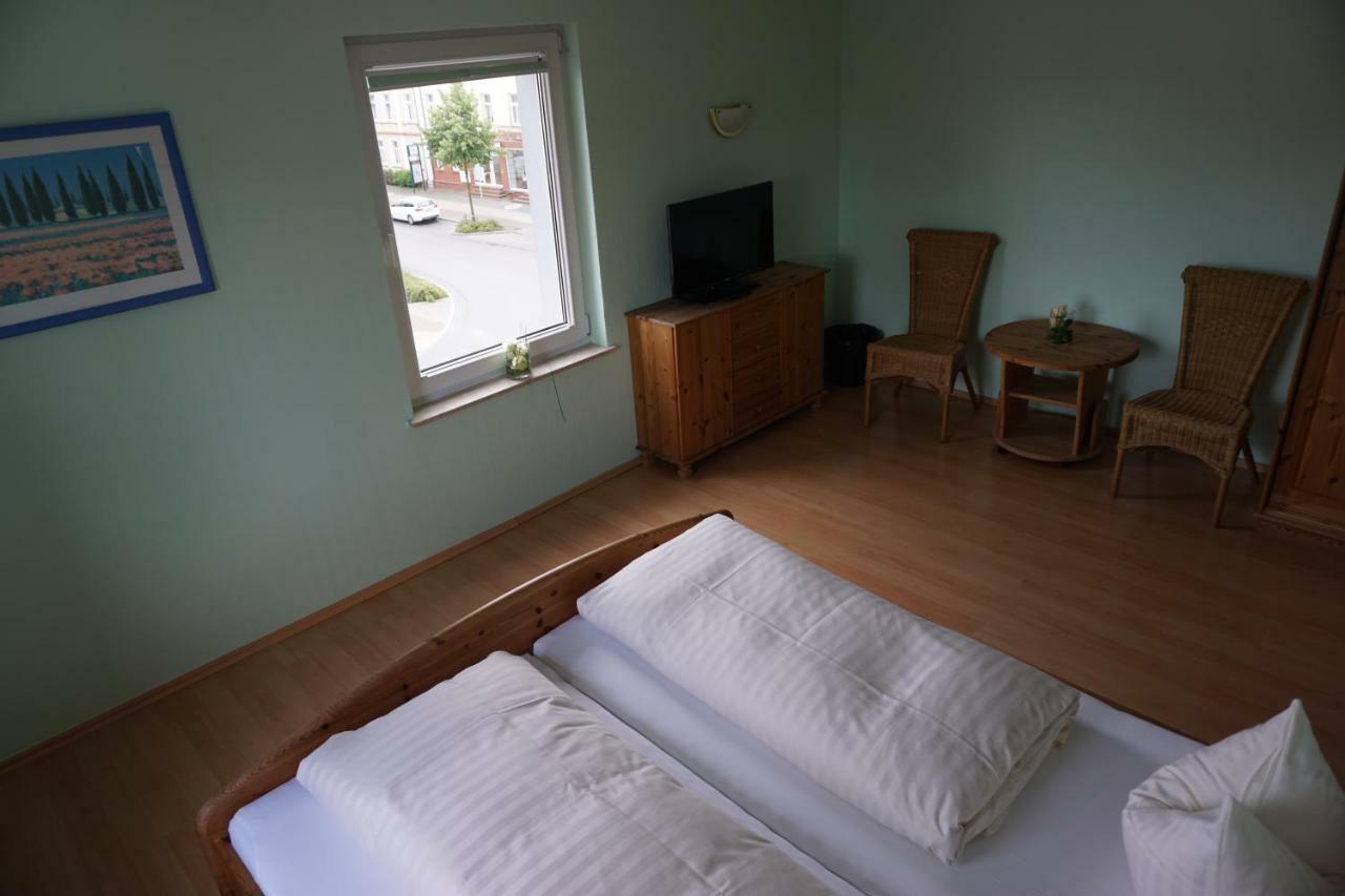 Hotel Am Bahnhof วาเริน ภายนอก รูปภาพ